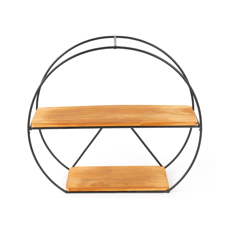 Gouden wandplank en hangende opbergmand voor de keuken